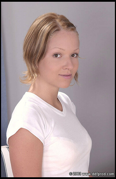 Алиса, 24 года, 2 размер груди